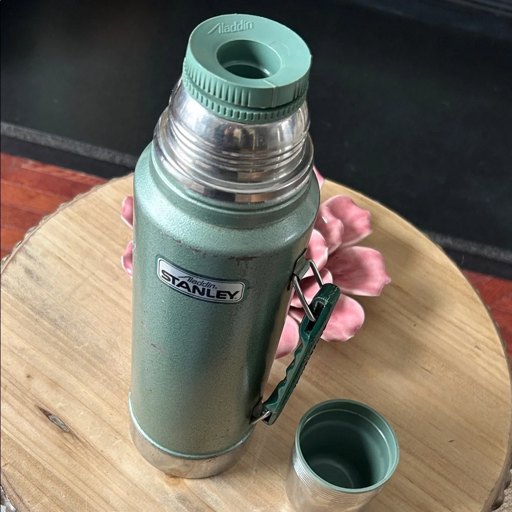Vintage‎ Aladdin Stanley Thermos Steel w Handle A-944DH Quart Insulated